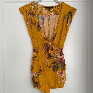 Minkpink XS Yellow Floral Romper